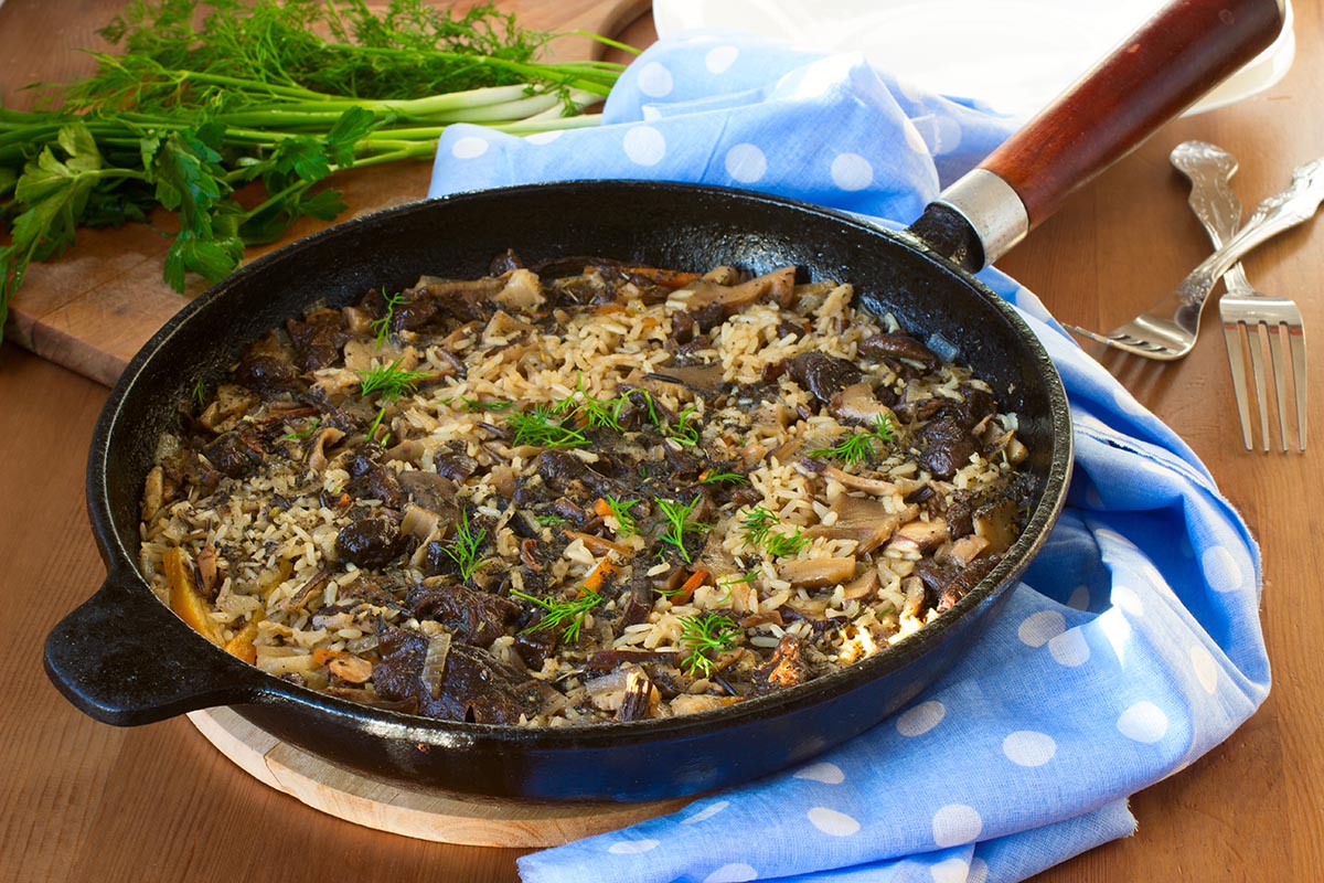 WILD RICE PILAF WITH PEANUTS, RAISINS AND DRIED APRICOTS